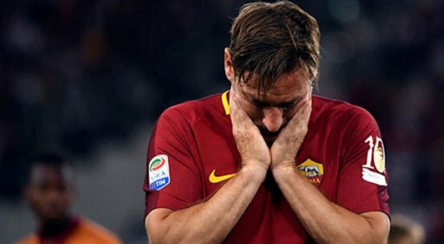 Roma'nın eski kaptanı Totti'nin babası, koronavirüse yenik düştü Roma'nın eski kaptanı Totti'nin babası, koronavirüse yenik düştü