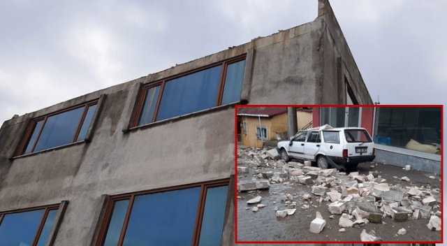 Rüzgar binanın duvarını yıktı, faciadan dönüldü