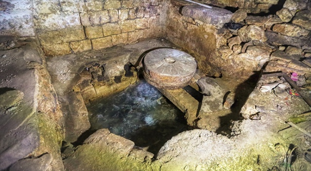 Şanlıurfa'da tarihi yeraltı çarşıları keşfedildi Şanlıurfa'da tarihi yeraltı çarşıları keşfedildi