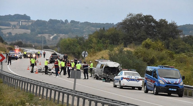 Sinop&#039;ta otomobil ile hafif ticari araç çarpıştı: 1 ölü, 5 yaralı