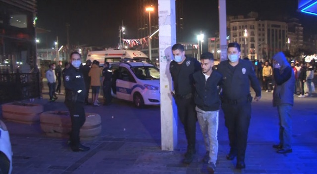 Taksim'de iki yabancı grup arasında bıçaklı kavga Taksim'de iki yabancı grup arasında bıçaklı kavga