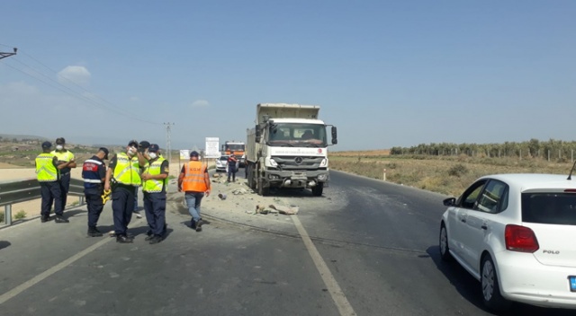 Tarsus'ta kamyon ile otomobil çarpıştı: 1 ölü, 1 yaralı
