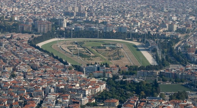 TJK İzmir&#039;deki depremin ardından Şirinyer Hipodromu&#039;nu halkın kullanımına açtı