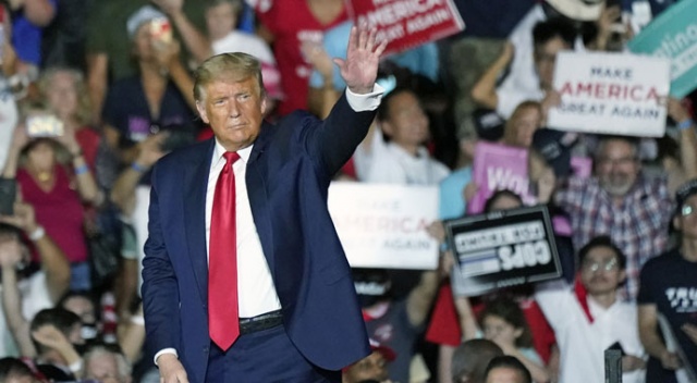 Trump&#039;tan tedavinin ardından ilk miting