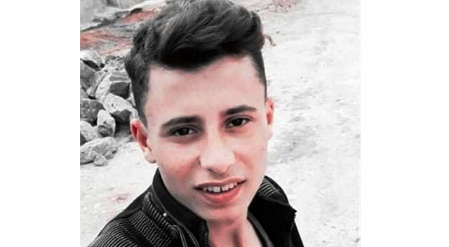 Yüksek gerilim hattına takılan biçerdövere temas eden genç öldü