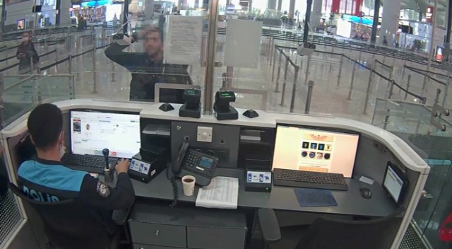 120 bin liraya yaptırdığı sahte pasaportla kaçmaya çalıştı 120 bin liraya yaptırdığı sahte pasaportla kaçmaya çalıştı
