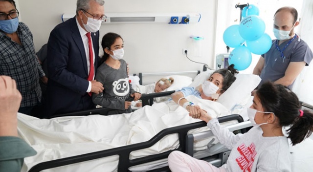 65 saat sonra enkazdan kurtarılan Elif ve ailesi taburcu oldu 65 saat sonra enkazdan kurtarılan Elif ve ailesi taburcu oldu