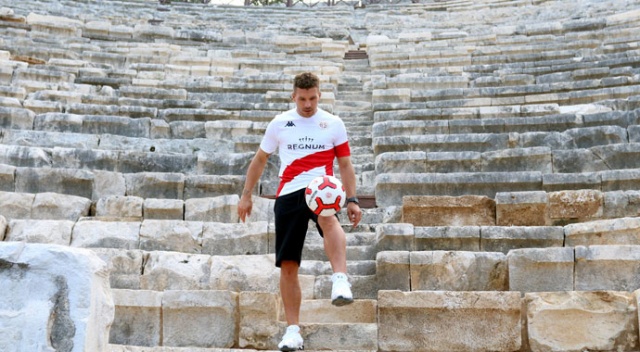 Alman yıldız Podolski turizm elçisi oldu Alman yıldız Podolski turizm elçisi oldu