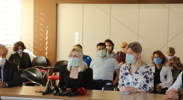 AÜ’deki ilk aşı gönüllü olarak Rektör Özkan’a yapıldı