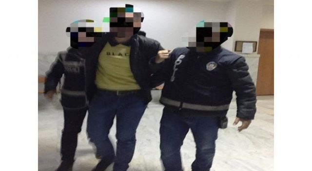 Balkon demirindeki parmak izi yakalattı Balkon demirindeki parmak izi yakalattı