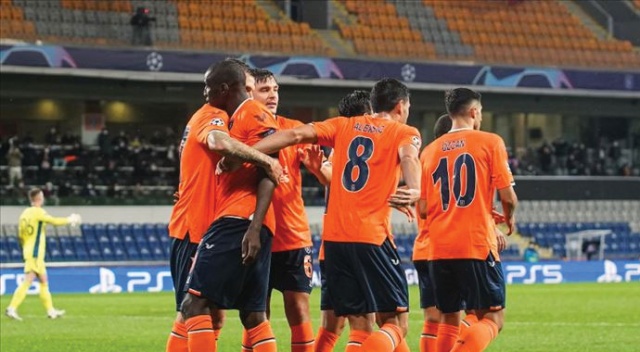 Başakşehir'in Manchester United galibiyeti İngiliz basınında geniş yer buldu Başakşehir'in Manchester United galibiyeti İngiliz basınında geniş yer buldu