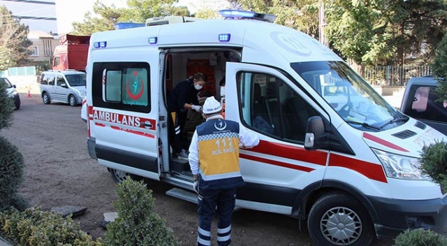 Boşanma davasında taraflar birbirine girdi: 4 yaralı Boşanma davasında taraflar birbirine girdi: 4 yaralı