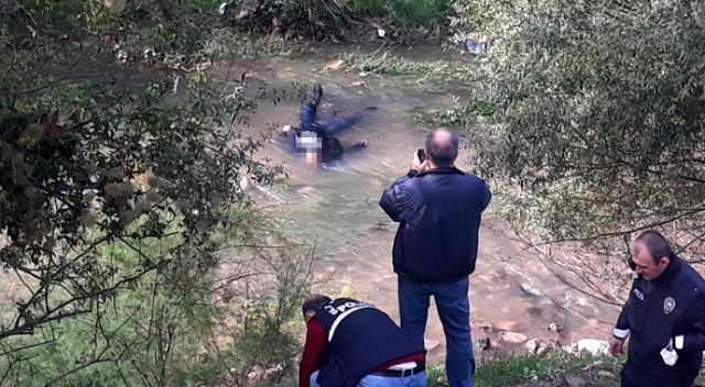 Bursa&#039;da derede esrarengiz ceset...Yanında uyuşturucu aparatı bulundu