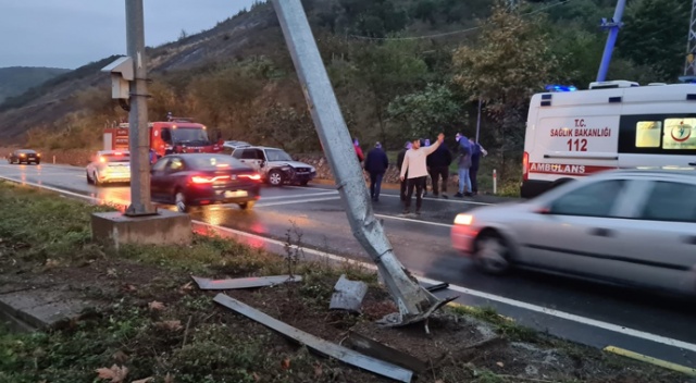 Cenaze dönüşü kaza yaptılar: 1 yaralı Cenaze dönüşü kaza yaptılar: 1 yaralı
