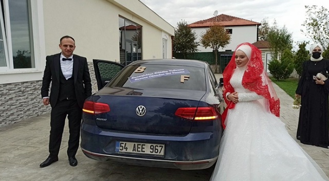 Damat, gelin arabasına öyle bir yazı yazdı ki görenler hayretler içinde kaldı Damat, gelin arabasına öyle bir yazı yazdı ki görenler hayretler içinde kaldı