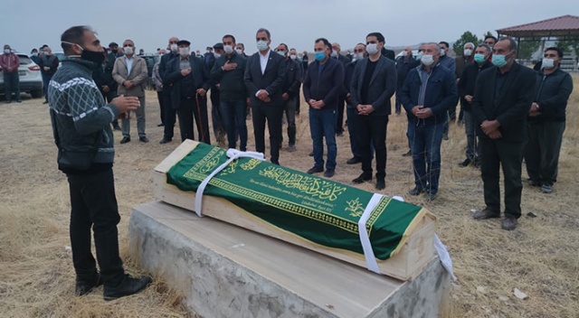 Depremde hayatını kaybeden 17 yaşındaki genç son yolculuğuna uğurlandı Depremde hayatını kaybeden 17 yaşındaki genç son yolculuğuna uğurlandı