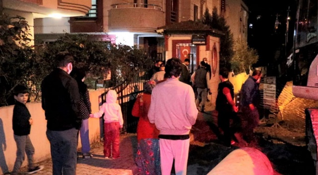Doğalgaz hattı çatladı, 80 daire sokağa döküldü Doğalgaz hattı çatladı, 80 daire sokağa döküldü