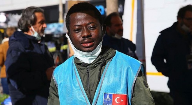 Fildişili Sahili&#039;nden gelen Ali depremzedelerin yardım gönüllüsü oldu