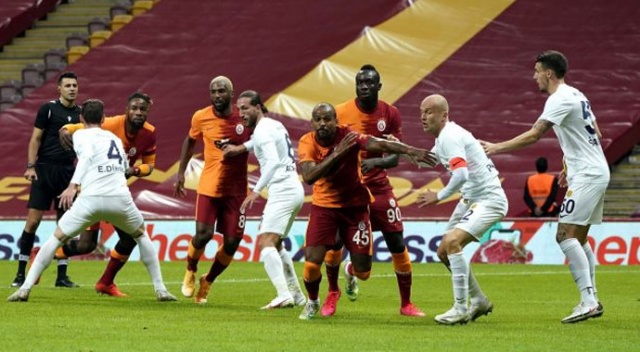 Galatasaray&#039;da Ankaragücü maçında Marcao ve Saracchi sakatlandı