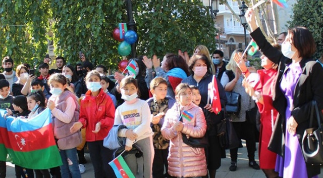 Gürcistan'da Azerbaycan’ın Bayrak Günü ve Şuşa’nın işgalden kurtarılması kutlandı Gürcistan'da Azerbaycan’ın Bayrak Günü ve Şuşa’nın işgalden kurtarılması kutlandı