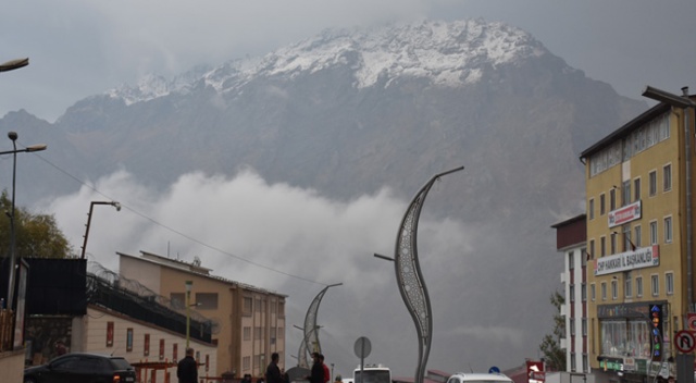 Hakkari'de yüksek kesimlere kar yağdı Hakkari'de yüksek kesimlere kar yağdı