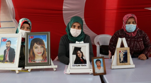 HDP önündeki aileler, evlatlarından gelecek mutlu haberi bekliyor HDP önündeki aileler, evlatlarından gelecek mutlu haberi bekliyor