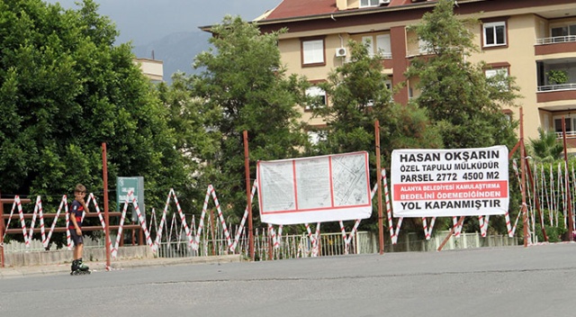 İnat etti, tel örgü çekti, iki yıl mahalleliyi canından bezdirdi İnat etti, tel örgü çekti, iki yıl mahalleliyi canından bezdirdi