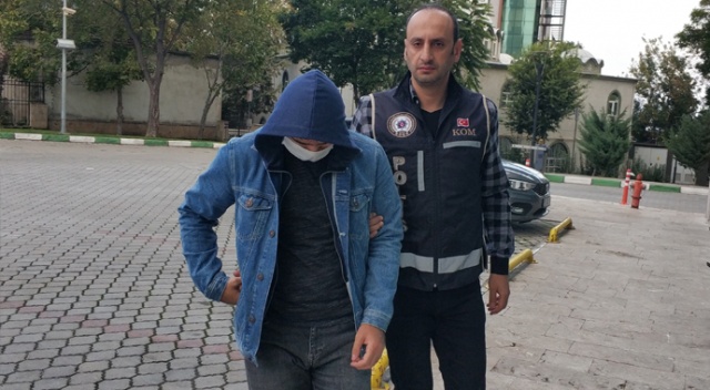 İstanbul merkezli FETÖ operasyonundan bir kişi adliyeye sevk edildi İstanbul merkezli FETÖ operasyonundan bir kişi adliyeye sevk edildi