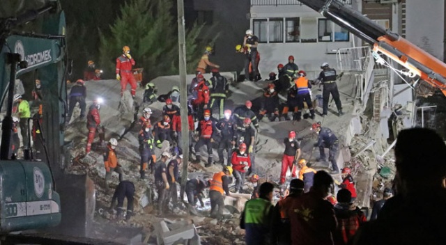 İzmir'de 9 binada arama kurtarma çalışmaları devam ediyor