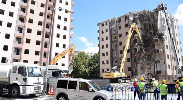 İzmir'de dönüşüme 237 milyon lira İzmir'de dönüşüme 237 milyon lira