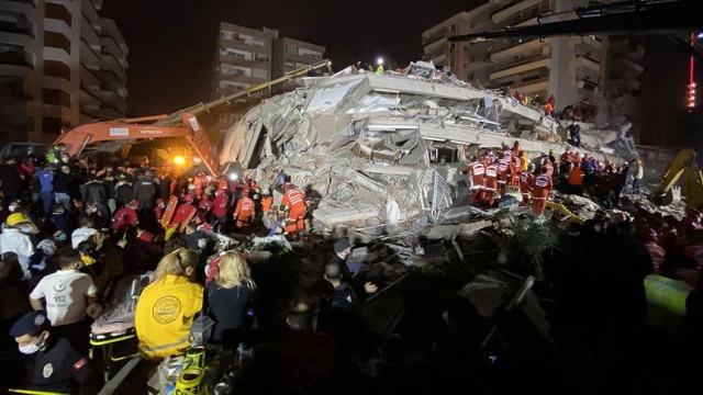 İzmir'deki depremde yaralanan 999 kişinin tedavisi tamamlandı İzmir'deki depremde yaralanan 999 kişinin tedavisi tamamlandı