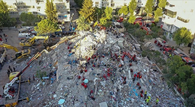 İzmir'deki depremde yıkılan binalarla ilgili 9 kişi gözaltına alındı İzmir'deki depremde yıkılan binalarla ilgili 9 kişi gözaltına alındı