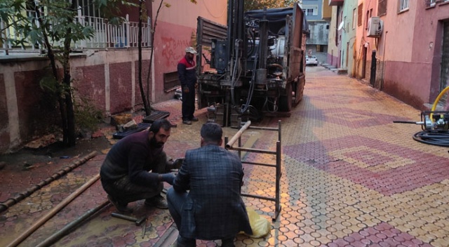 İzmir depreminden sonra tedirgin olan vatandaşlar binalarına sağlamlık testi yaptırıyor İzmir depreminden sonra tedirgin olan vatandaşlar binalarına sağlamlık testi yaptırıyor
