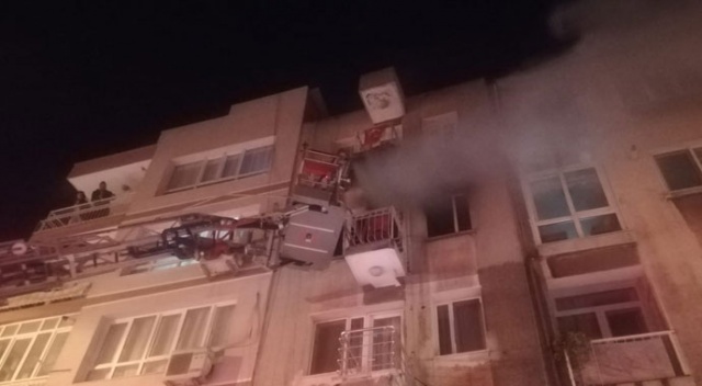 İzmir Konak'ta korkutan yangın: 1 yaralı İzmir Konak'ta korkutan yangın: 1 yaralı