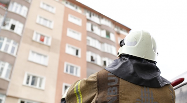 Kağıthane’de intihar girişiminde hareketli dakikalar kamerada