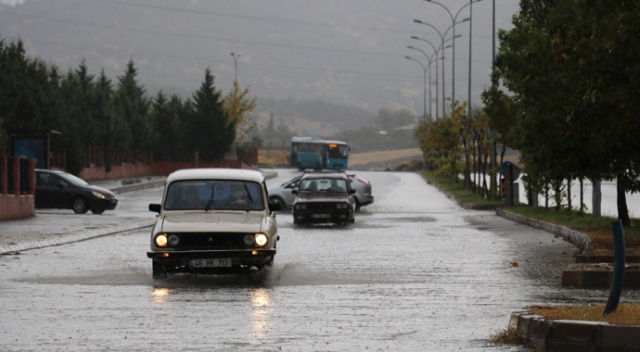 Kahramanmaraş'ta sağanak etkili oldu Kahramanmaraş'ta sağanak etkili oldu