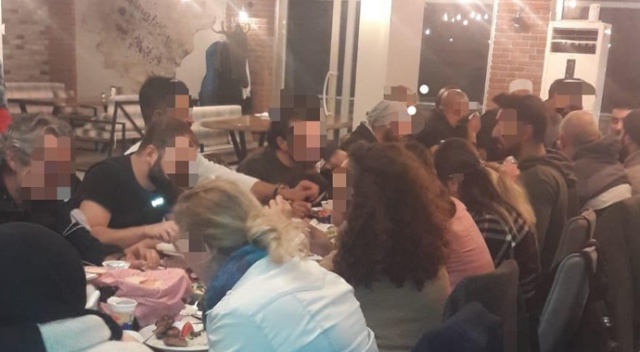 Koronavirüs tedbirlerine uymadılar...Toplu yemeğe ceza yağdı Koronavirüs tedbirlerine uymadılar...Toplu yemeğe ceza yağdı