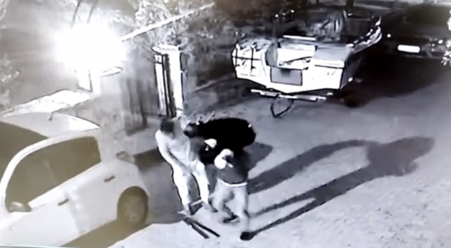 Koskoca motoru böyle omuzlayıp götürdü