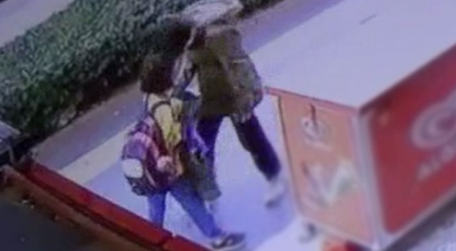 Küçük kızın yüzüne tükürmüştü, yakalandı Küçük kızın yüzüne tükürmüştü, yakalandı