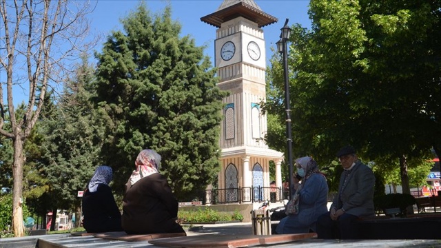 Kütahya'da 65 yaş ve üzeri vatandaşlara sokağa çıkma kısıtlaması getirildi Kütahya'da 65 yaş ve üzeri vatandaşlara sokağa çıkma kısıtlaması getirildi