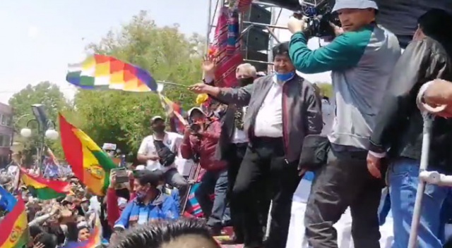 Morales’i halk coşkuyla karşıladı Morales’i halk coşkuyla karşıladı