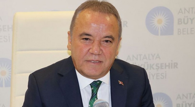 Muhittin Böcek yoğun bakımdan çıkarılıyor Muhittin Böcek yoğun bakımdan çıkarılıyor