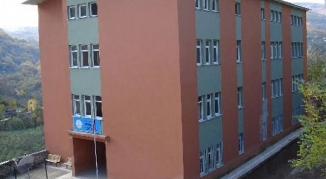 Öğretmende koronavirüs çıktı, okulda eğitime 4 gün ara verildi Öğretmende koronavirüs çıktı, okulda eğitime 4 gün ara verildi