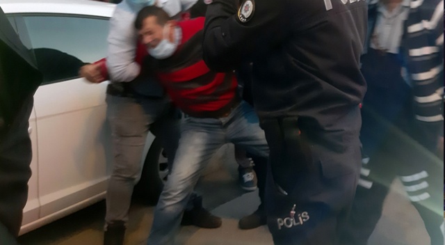 Otobüs şoförü sinir krizi geçirip ortalığı birbirine kattı Otobüs şoförü sinir krizi geçirip ortalığı birbirine kattı