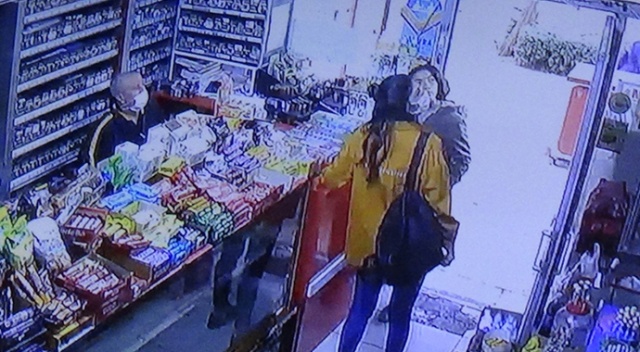 Pişkinliğin bu kadarına da pes: Yolda yürüyen kızın yüzüne tükürmüştü, geri dönüp görüntüsünü izlemiş Pişkinliğin bu kadarına da pes: Yolda yürüyen kızın yüzüne tükürmüştü, geri dönüp görüntüsünü izlemiş
