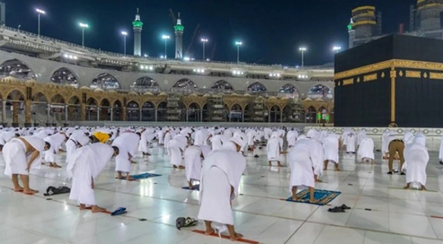 Suudi Arabistan yurt dışından ilk umre ziyaretçilerini bugün kabul edecek Suudi Arabistan yurt dışından ilk umre ziyaretçilerini bugün kabul edecek