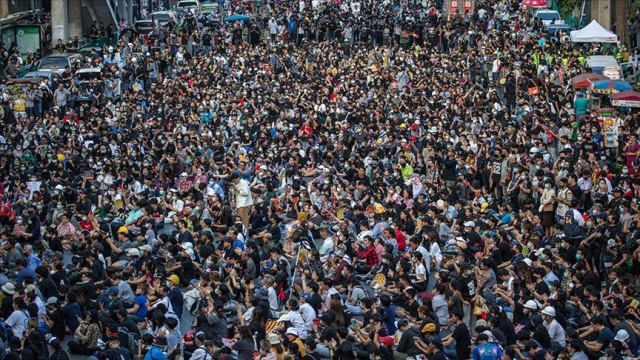 Tayland&#039;daki hükümet karşıtı protestolara &#039;Kırmızı Gömlekliler&#039;den destek