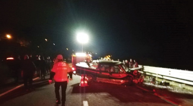 Ters yönden gelen araçla kafa kafaya çarpıştı: 2 ölü, 2 yaralı
