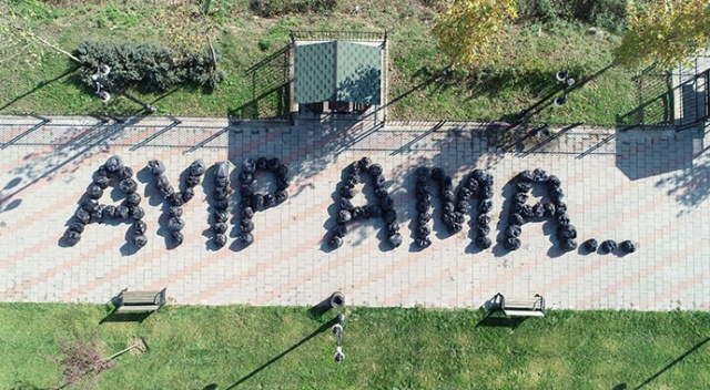 Toplanan çöplerle 'Ayıp Ama' yazdılar Toplanan çöplerle 'Ayıp Ama' yazdılar