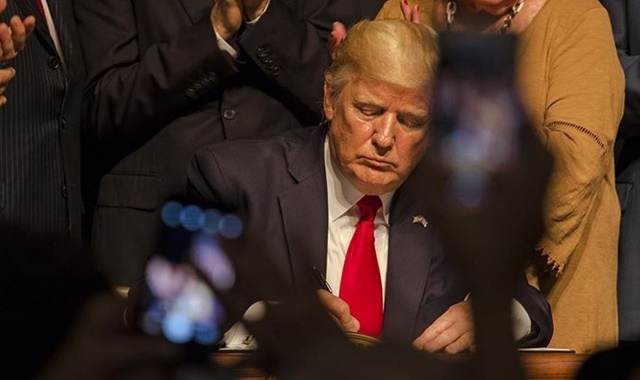 Trump'tan Çin ordusunu destekleyen şirketlere yatırım yapılmasını yasaklayan kararname